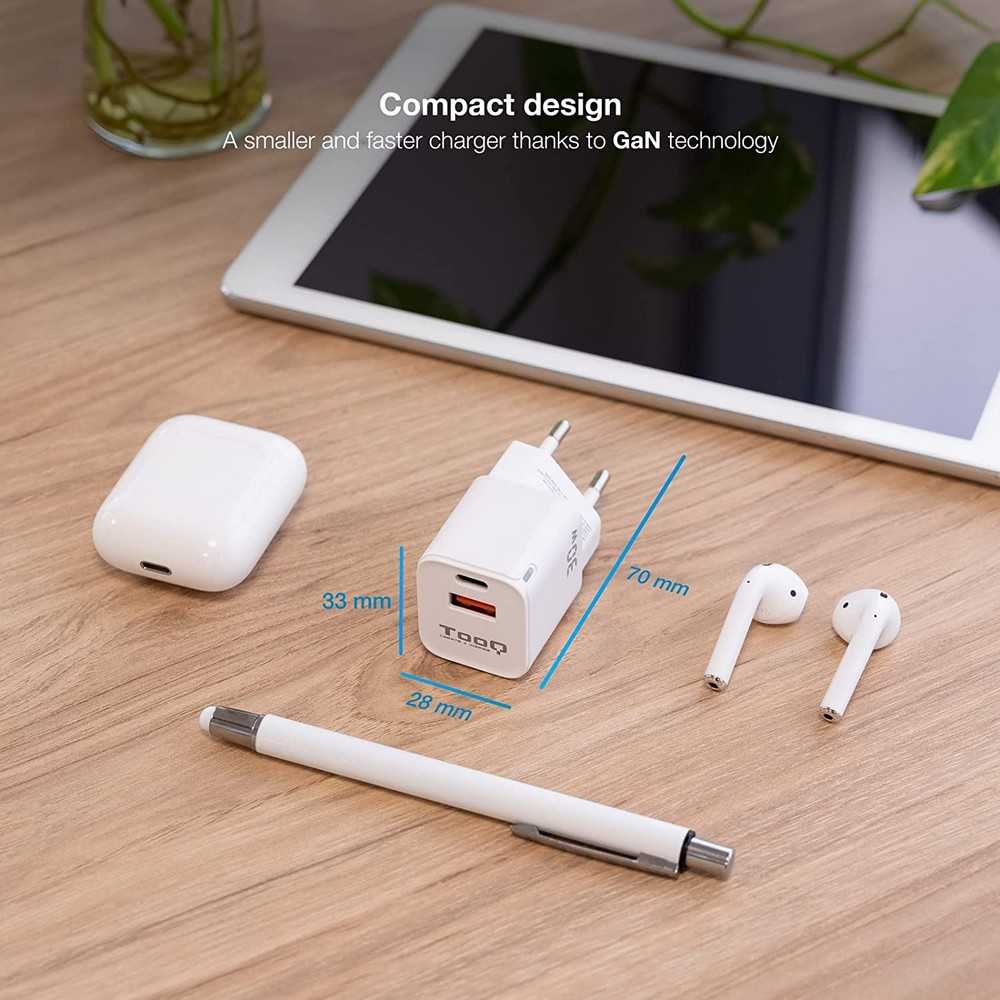 TOOQ Cargador de Pared de 2 Puertos USB-C PD y Otro Puerto USB-A QC de 30W