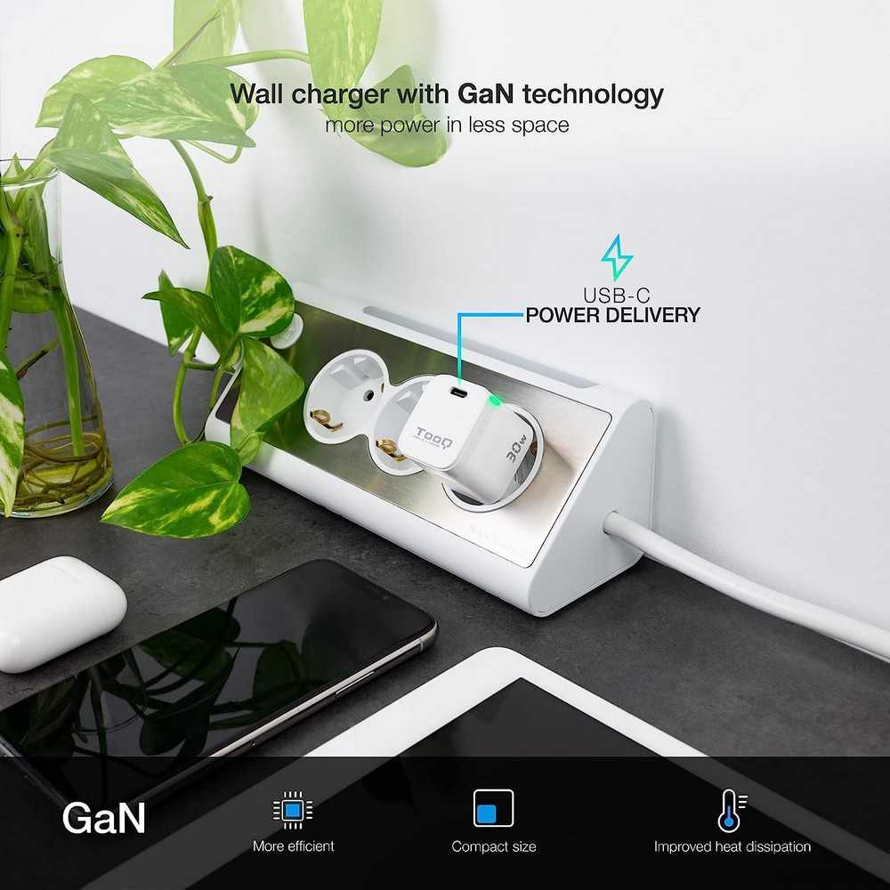 TOOQ Cargador de Pared USB-C 30W de Carga Rápida Color Blanco con tecnología GaN 100-240V