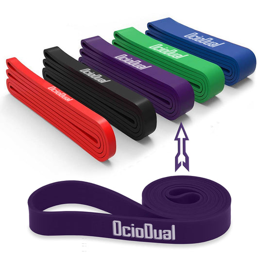 Banda de resistencia morada junto a otras bandas elásticas de diferentes niveles y colores
