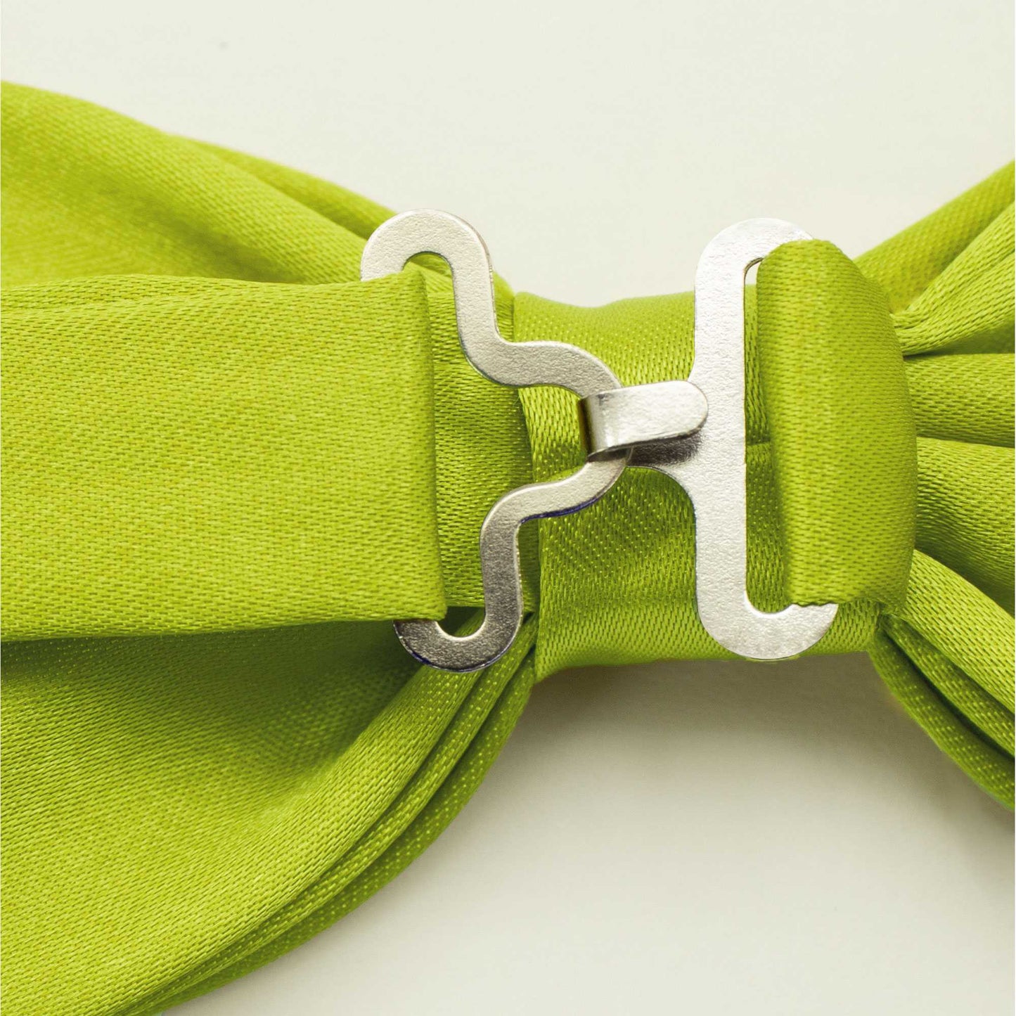 Pajarita Elegante para Hombre de color Verde Oliva Diseño Unicolor con Cierre de Gancho Clip Ajustable, 12cm x 6cm, Celebraciones, Fiestas, Trabajo, Bodas y Eventos